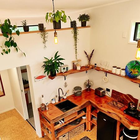 Hotel Adventurer'S Chest - Pohutukawa Hotwater Beach Esterno foto